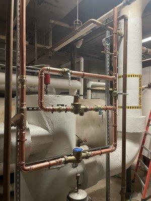 Water piping for expansion tanks