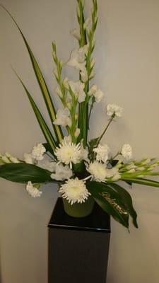 An elegant design as a center piece for an event or dinning room.