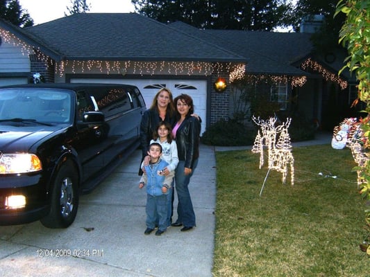 Here is Sona on the right, her cousin Nairi and her beautiful children Katie and Tayler.