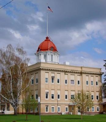 SFA was commissioned to restore the dome & roof of the Richland County Courthouse in Sidney, MT...