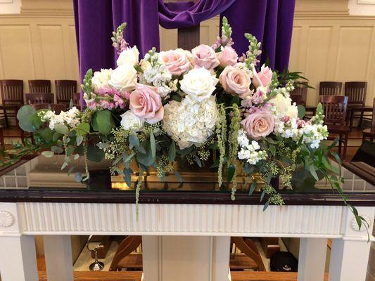 Outstanding Chancel flowers, First Presbyterian Church, Tyler.  La Tee Da is the new florist for our Sunday arrangements.