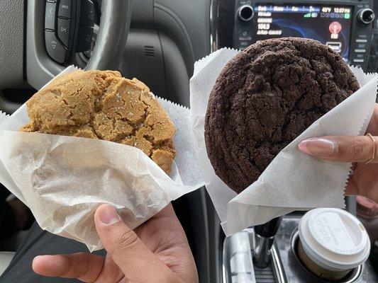 Brown Butter Sugar cookie (left) / Mexican Hot Chocolate (right)