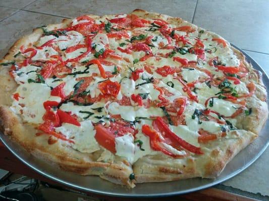 CHRISTINA PIZZA
Sliced Fresh Tomatoes, Red Roasted Peppers, Mozzarella Cheese, Fresh Mozzarella Cheese, Fresh Basil, Oregano & Garlic Oil.