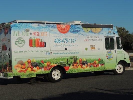 Live Food and Fresh Juices truck