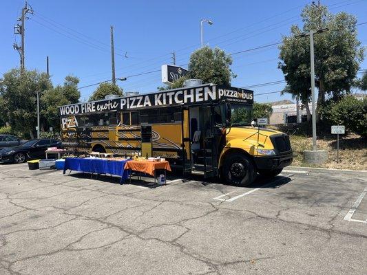 Pizza bus restaurant! Private events and street services is available wed-Sunday 7-11