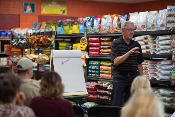 Dr. Hathaway DVM leading one of his highly informative seminars at Bone Appetit!