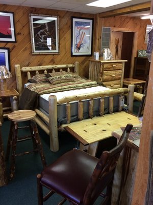 White cedar log bed