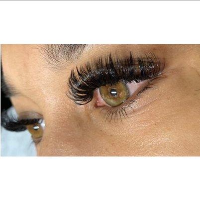 Full Set of Volume lashes...