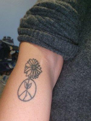 Got this a week after losing my mom. This daisy and peace sign mean the world to me. Will be going back to Danny for sure!