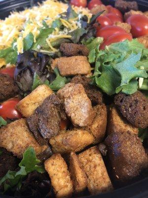 Awesome croutons on the garden salad.