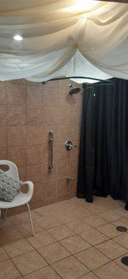 Rent this furnished SPA suite with shower by the day.