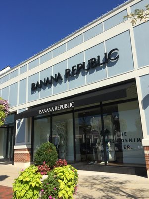 Banana Republic of Hingham -- Derby Street Shoppes : 92 Derby Street, Hingham            Storefront