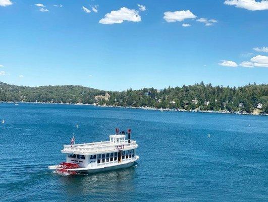 The Lake Arrowhead Queen setting out on a tour