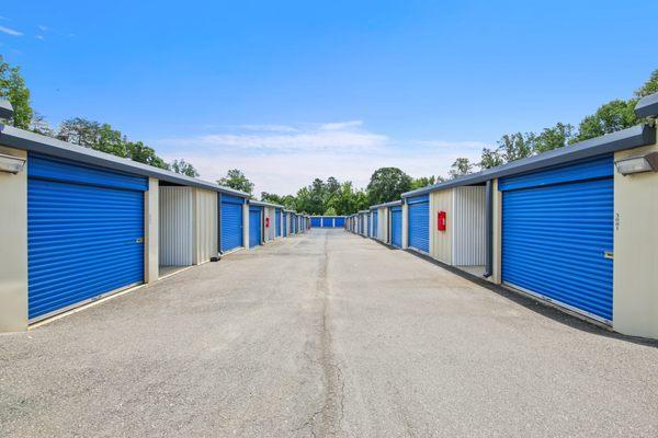 Drive up units of Morningstar Storage on Franklin Boulevard