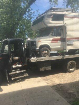 Mo's Towing