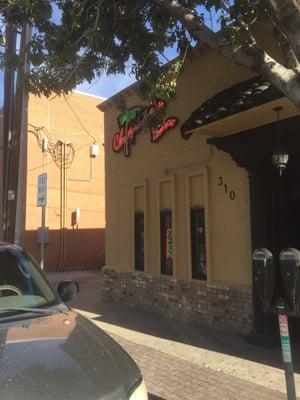 On Missouri Avenue, a one-way street