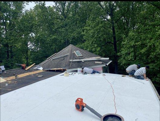 Installation of Thermoplastic polyolefin roofing system