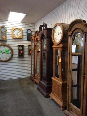 Grandfather Clocks Sold, Repair & we make housecalls early in the morning and late at night.