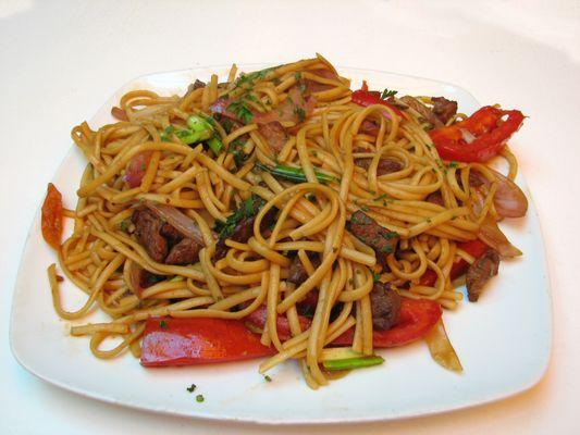 Stir Fried Noddle (Tallarin Saltado): Steak, Chicken or Champignons.