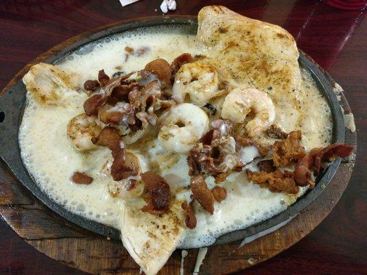 Pollo El Pueblito... Tasty... Chicken, shrimp, bacon and cheese sauce