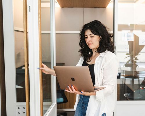 High Speed Wireless Internet Has a Battery Backup and Stays On During Outages