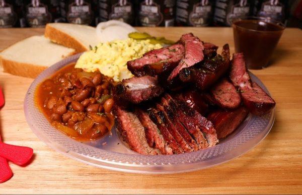 Barbecue platter with brisket of beef