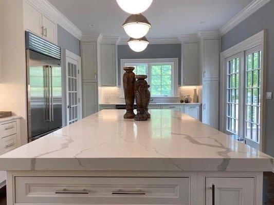 Miter edge quartz island