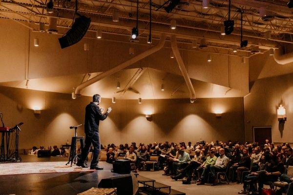 Alan Shlemon teaching at a Summit event.