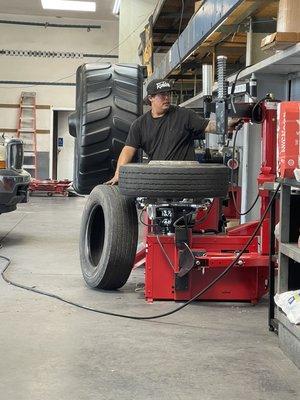 Putting those machine to work on 19.5 inch tow truck rims.