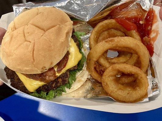 Hamburger & Onion Rings