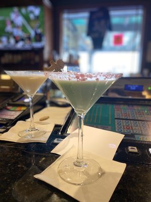 His and hers. Gingerbread and Grinch martinis.