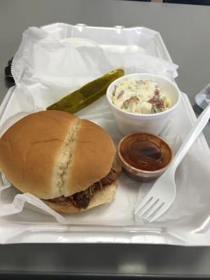 Bbq sandwich & potato salad