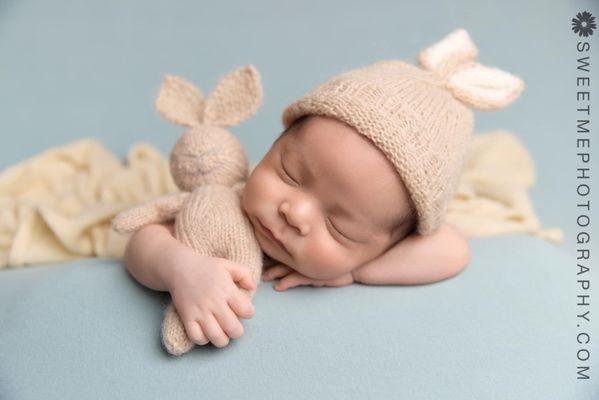 Sacramento in-home newborn baby photographer. Newborn baby photography in the comfort and convenience of your home.