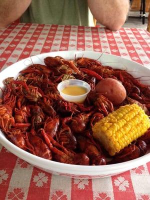 Find this little hole in the wall with awesome crawfish and po'boys! Everyone is so friendly..nice deck to sit outback.