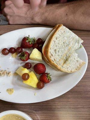 Fresh Fruit Bowl (310 cal) Santa Fe Chicken Sandwich (Manager's Special)