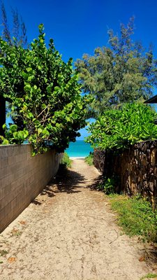 Waimanalo Beach - Wailea St. Pathway (09/24/22). #WaimanaloBeach #Oahu #Hawaii #Windward #BeachLife #Traveling