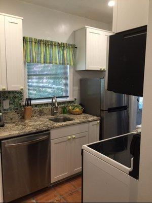 New Tiki cottage kitchen with granite countertops and new appliances.