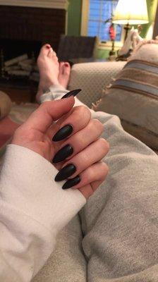 Acrylic matte black nails by Sophie