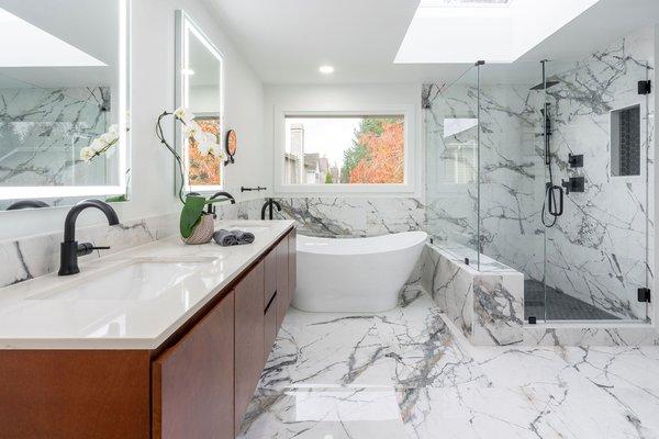 Issaquah, WA | Marble master bathroom by DHC