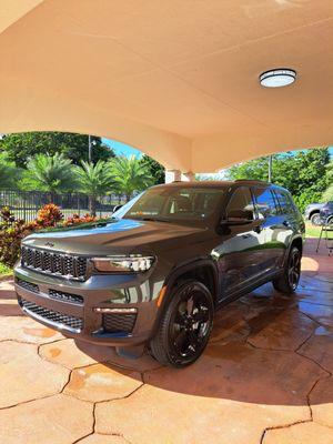 Full Detail  on Jeep Grand Cherokee. Exterior and Interior Detail.