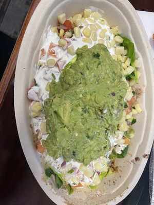 Salad bowl with chicken and carnitas. Added guacamole