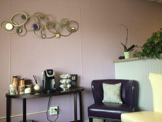 waiting area - very pretty decor!