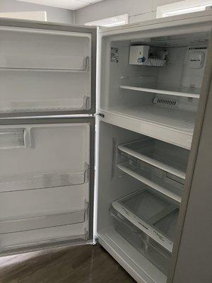 clean fridge after move out