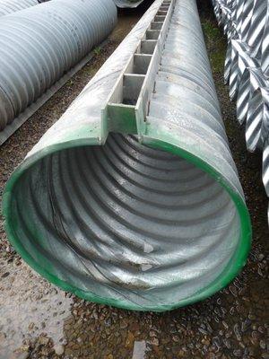 Slotted drain corrugated pipe