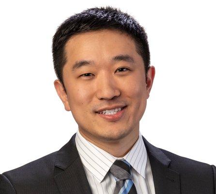 Dr. Elliott Kim, orthopedic spine specialist located in Franklin, TN.