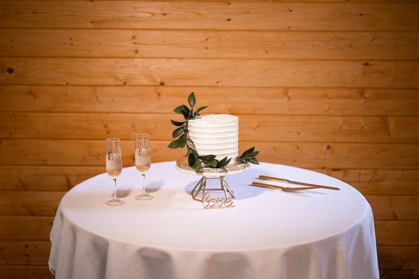 Cape Horn estate - Skamania building, perfect spot for your cake. Photo by Pacific Northwest Imagery