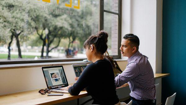 Expansive Circle Tower hot desks