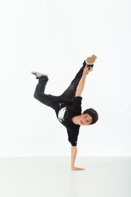 Dance classes: hip hop, modern and ballet and breakdancing for boys