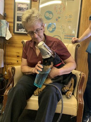 Dr Shoemaker sharing her water with a thirsty patient.