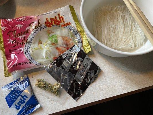 Phnom Phenh Noodles (Hu Tieu Nam Vang), Cambodian-Vietnamese, by Thai Company MAMA. Pork Base Soup